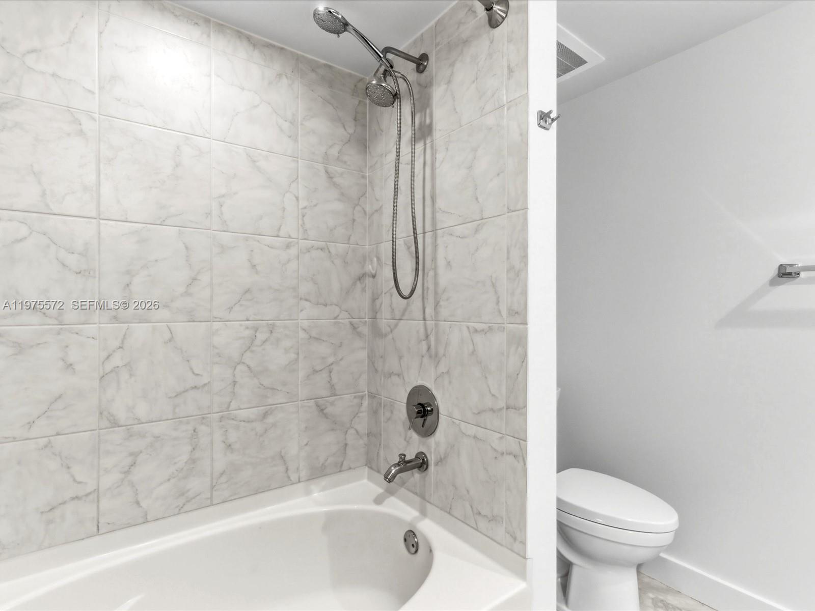 THE PLAZA 901 BRICKELL CO - Residential Lease