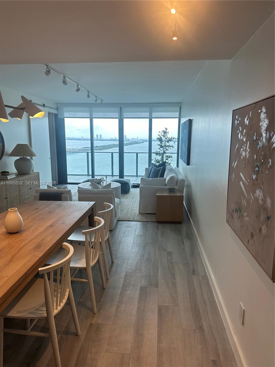 3131 NE 7th Ave 2103