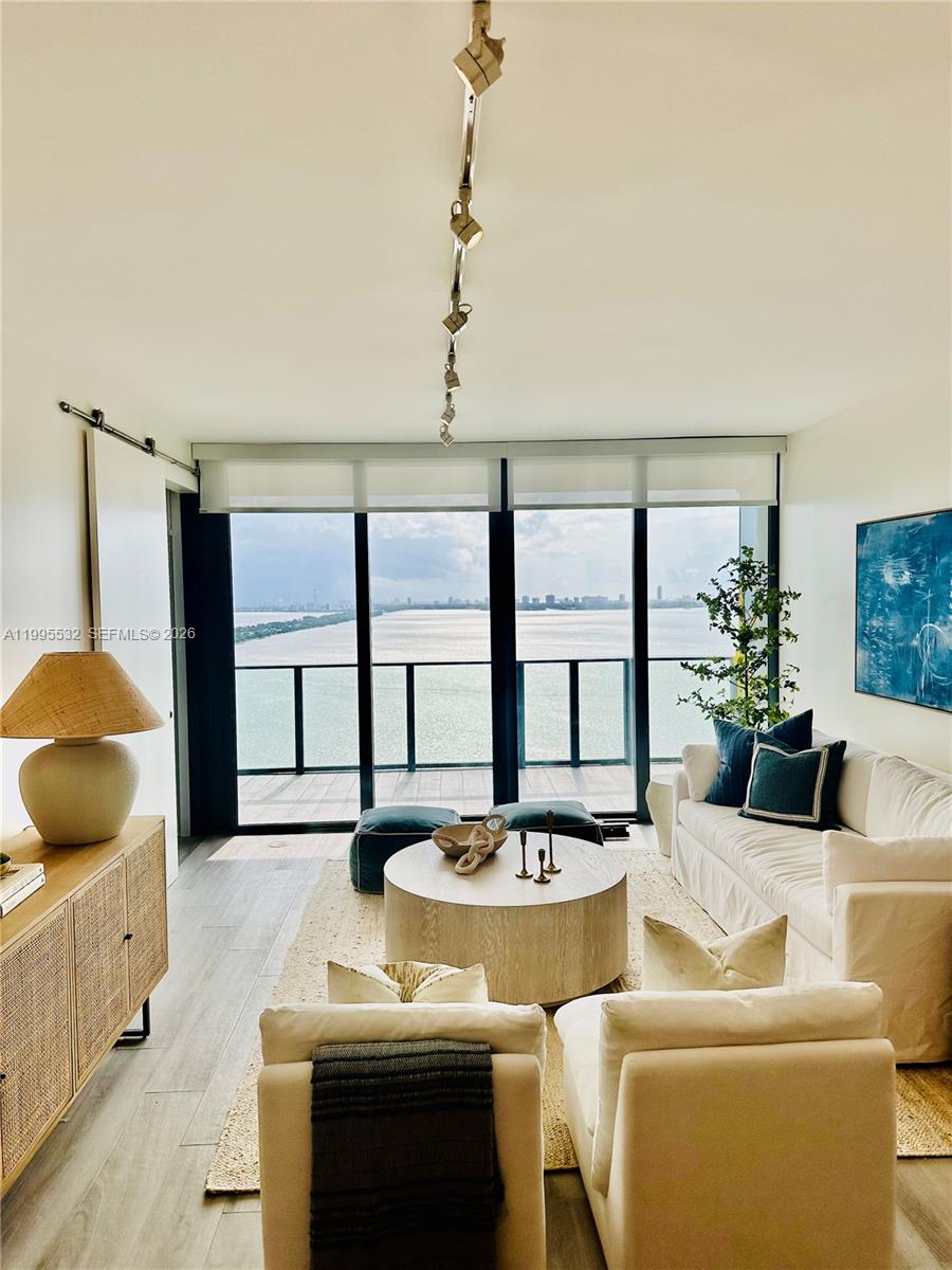 3131 NE 7th Ave 2103