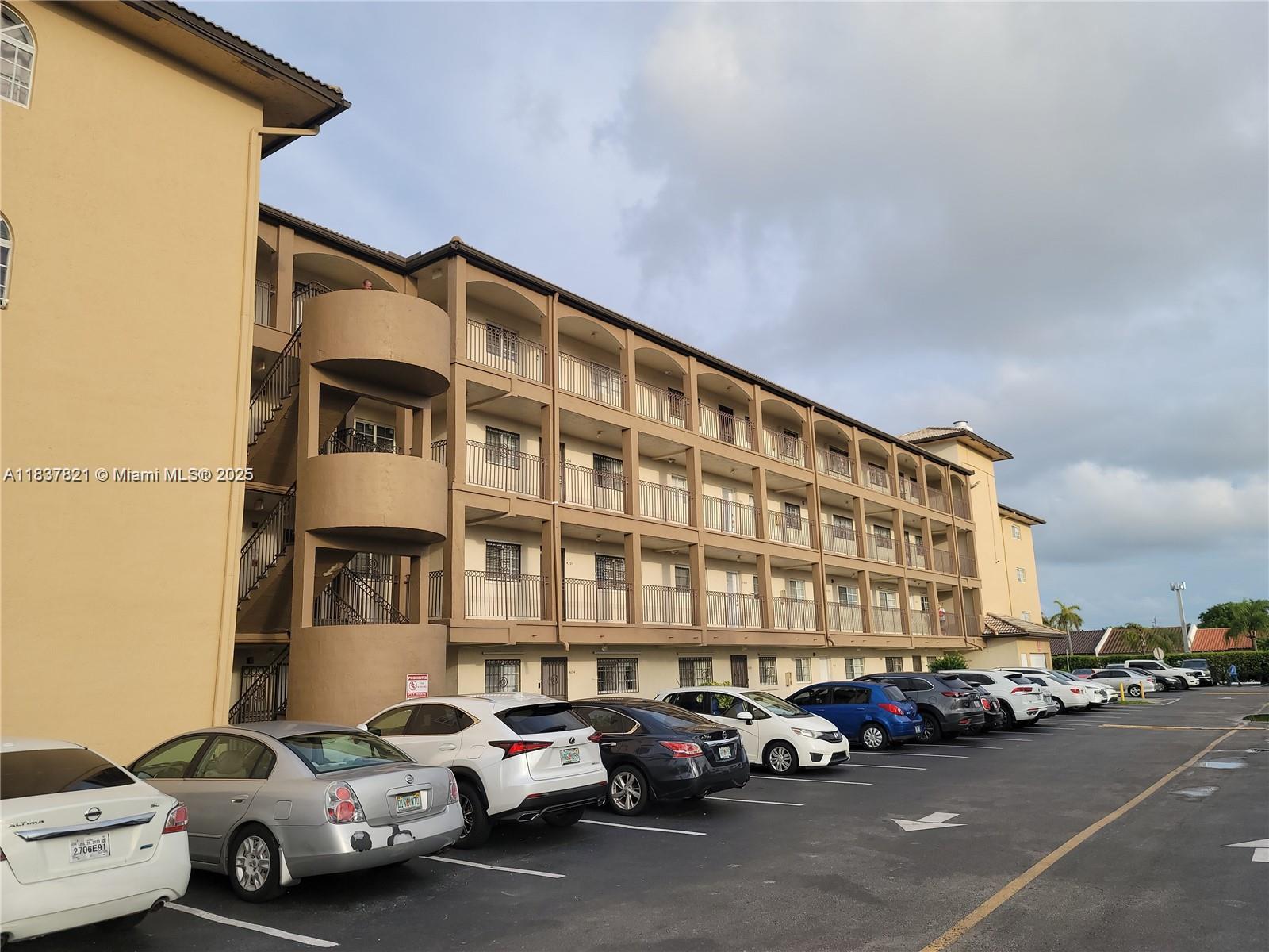 Fantastic 2/2 on the first floor. Ceramic tile floors throughout. Large and private enclosed balcony.
Come out and see it today!!