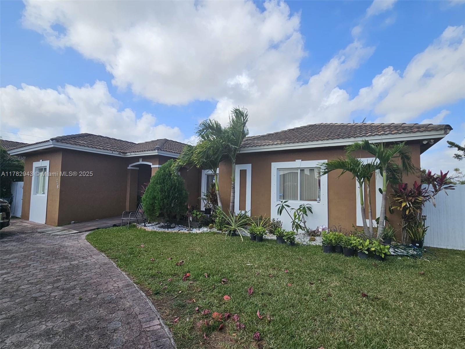 Rental Property at 718 Se 12th Ter 718, Homestead, Miami-Dade County, Florida - Bedrooms: 4 
Bathrooms: 3  - $3,800 MO.