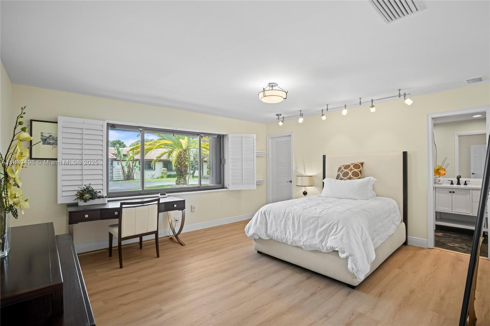 VILLA RESIDENCES OF EMERA - Residential Lease