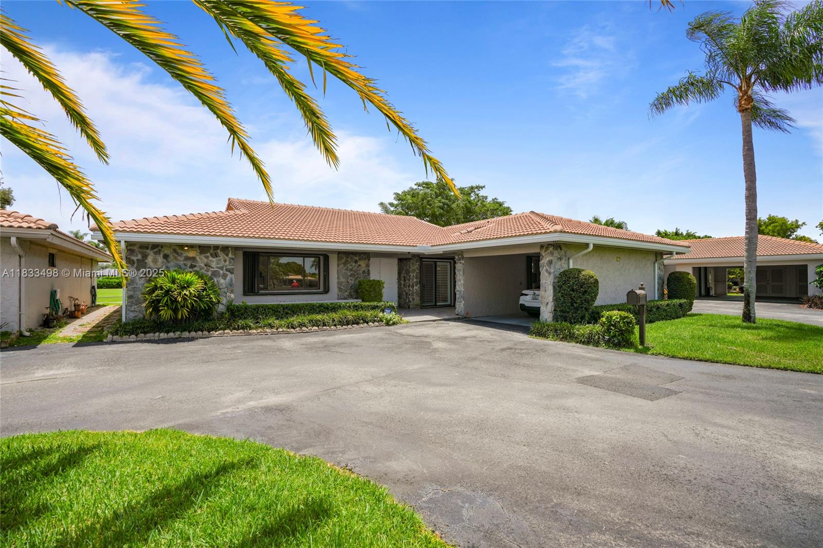 VILLA RESIDENCES OF EMERA - Residential Lease