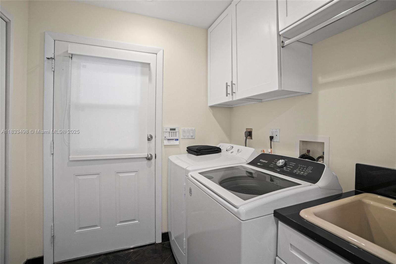 VILLA RESIDENCES OF EMERA - Residential Lease