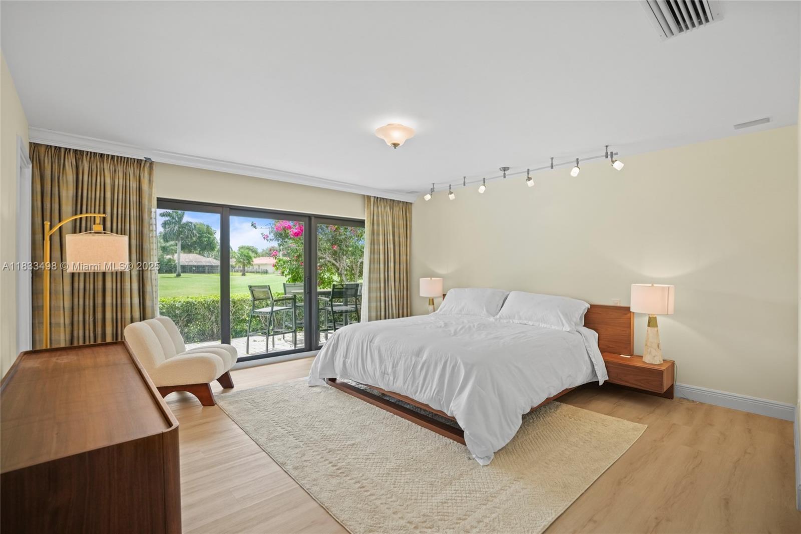 VILLA RESIDENCES OF EMERA - Residential Lease