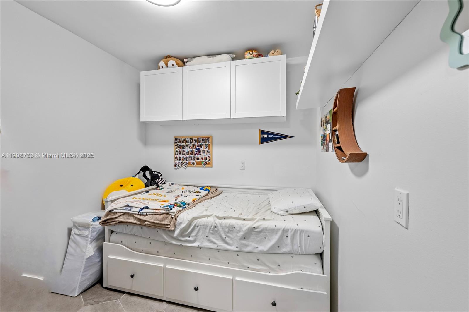 CONDO 16 OF WHITEHALL - Residential