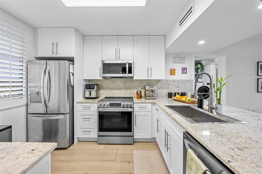 Photo of 1532 Whitehall Dr #304, Davie, FL 33324 (MLS # A11908733)