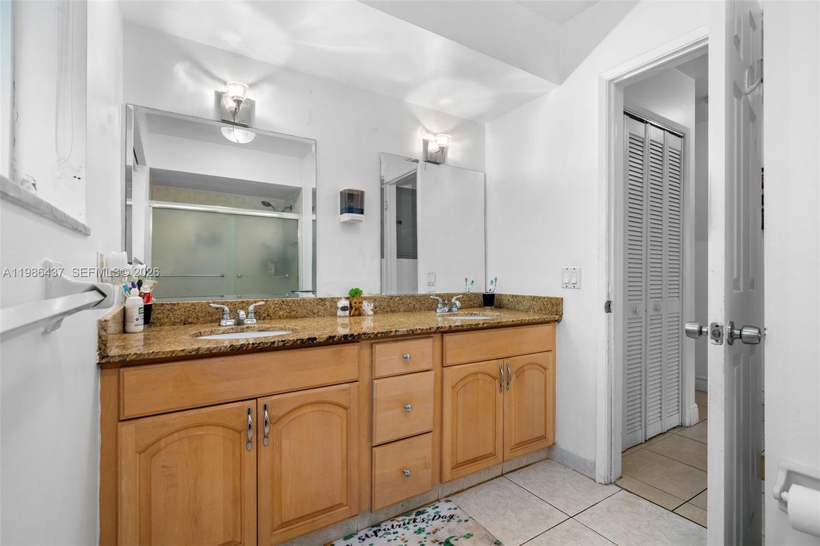 HOLLYWOOD HILLS - Residential Lease