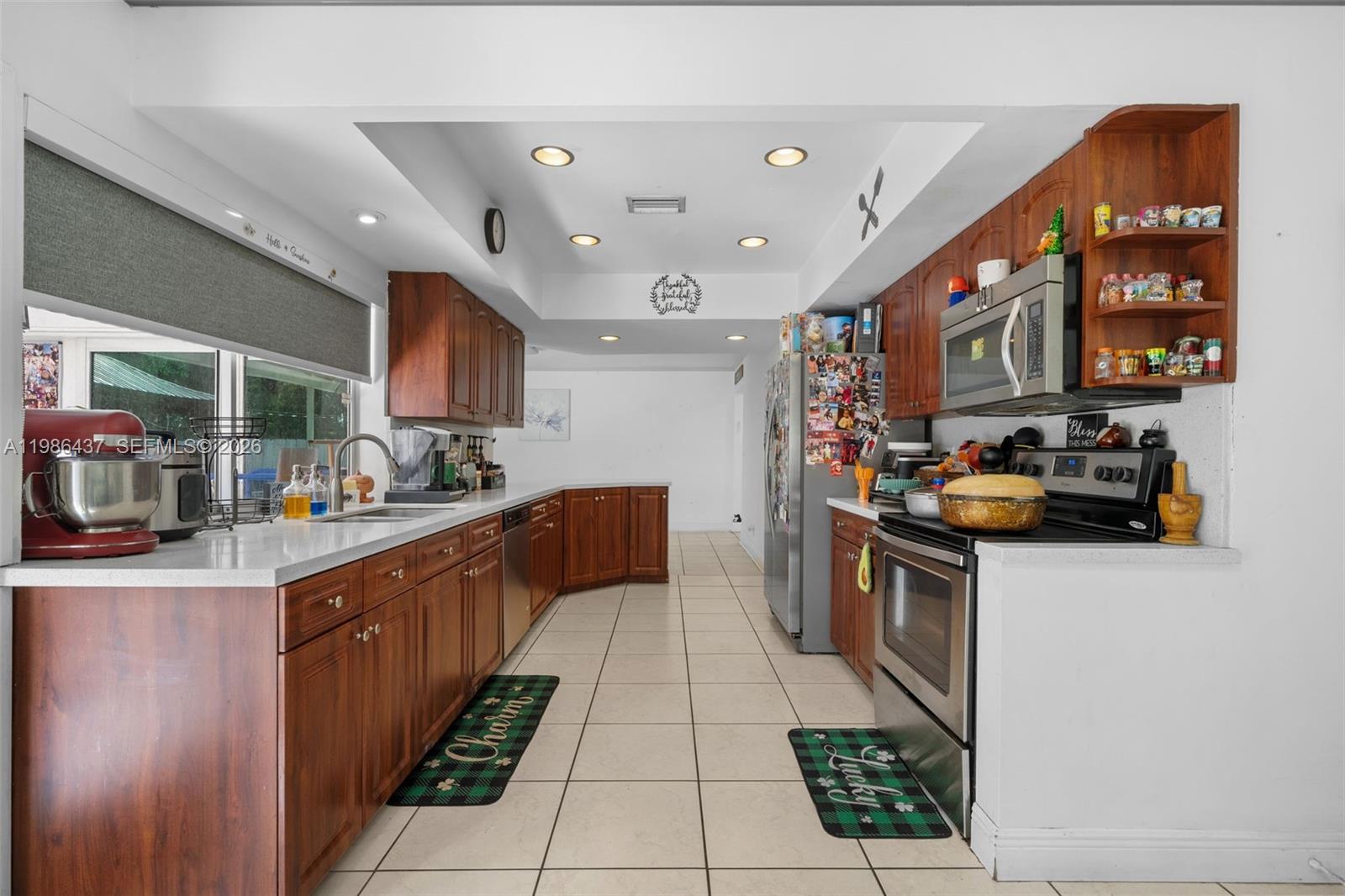HOLLYWOOD HILLS - Residential Lease