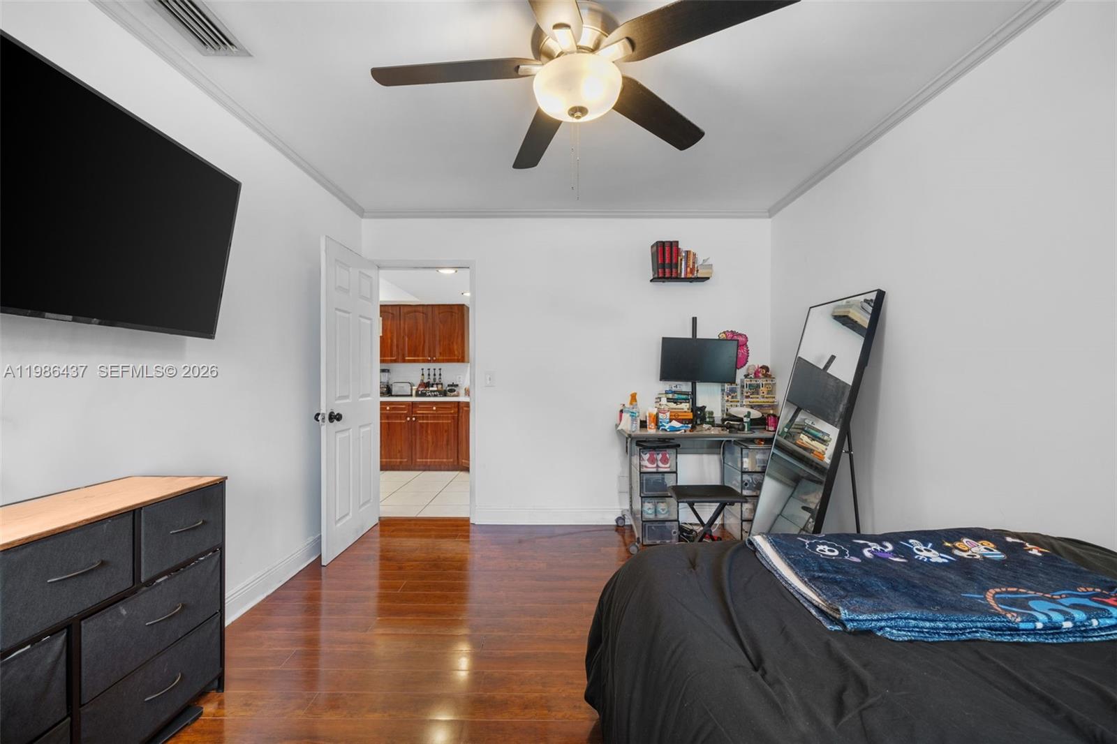 HOLLYWOOD HILLS - Residential Lease