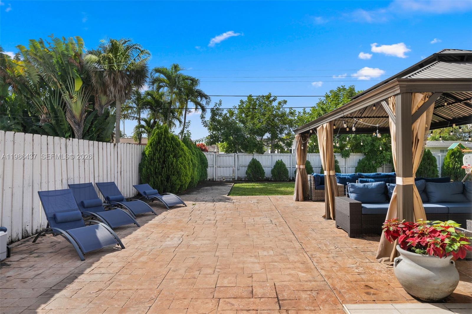 HOLLYWOOD HILLS - Residential Lease