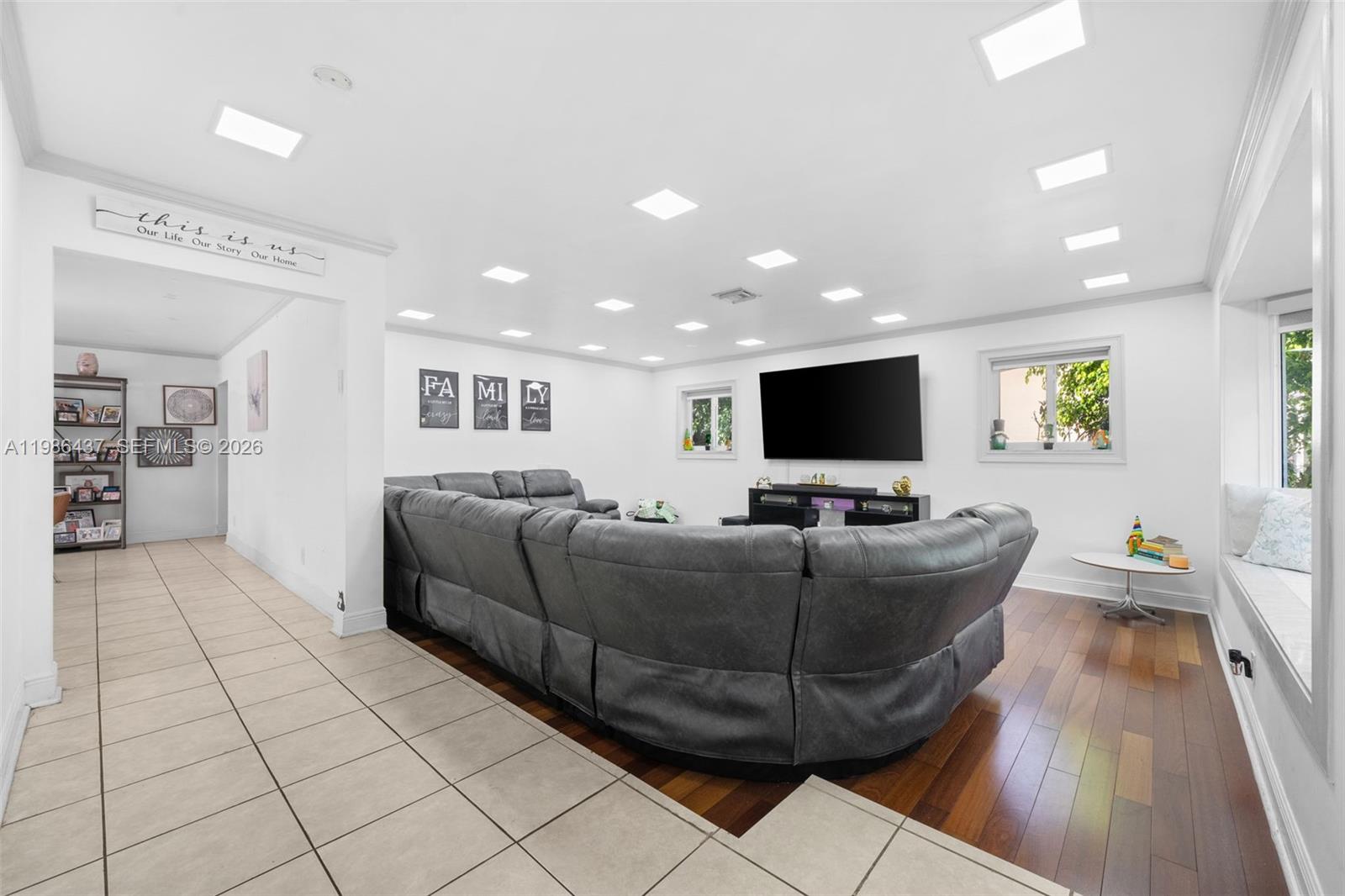 HOLLYWOOD HILLS - Residential Lease