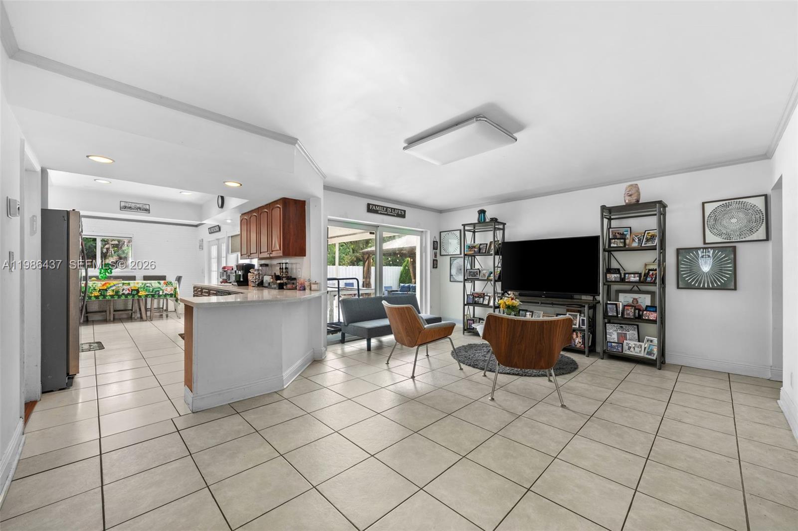 HOLLYWOOD HILLS - Residential Lease
