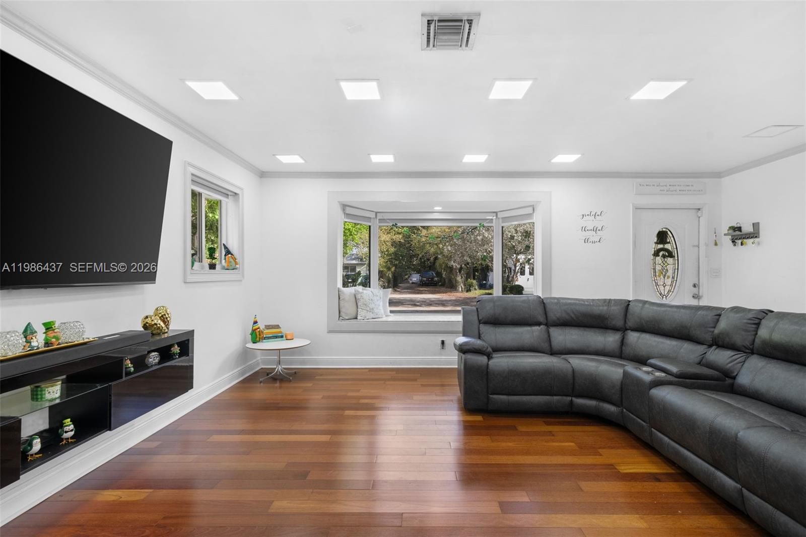 HOLLYWOOD HILLS - Residential Lease