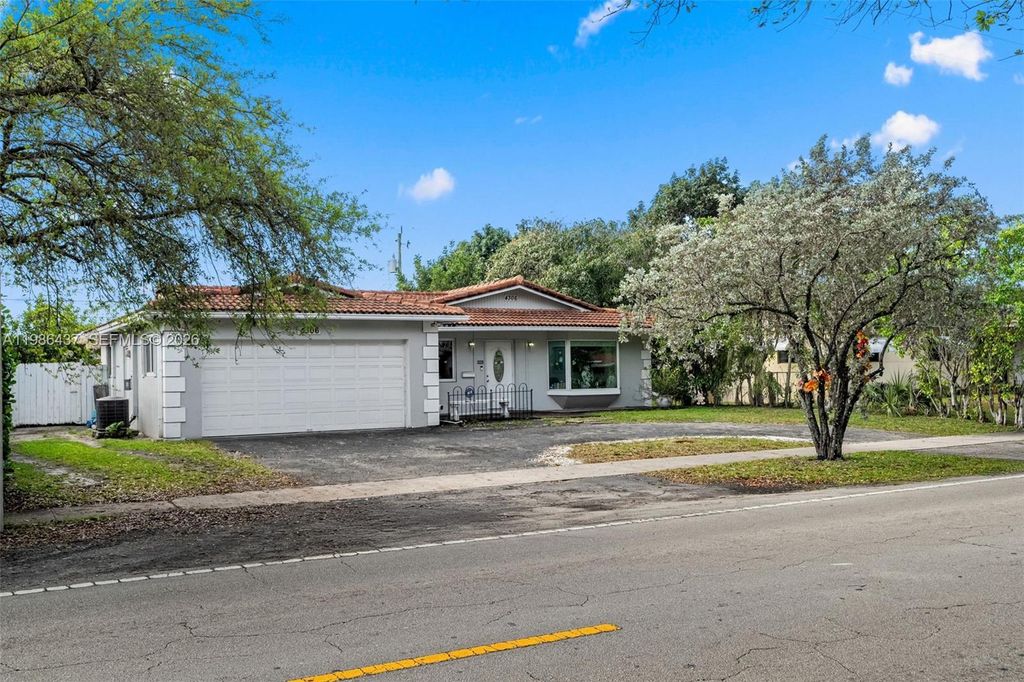 Photo of 4306 Johnson St, Hollywood, FL 33021 (MLS # A11986437)