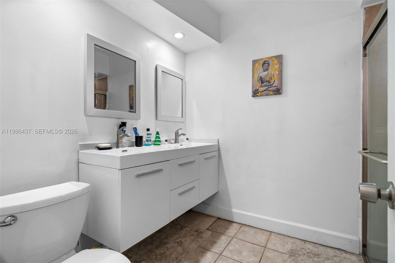 HOLLYWOOD HILLS - Residential Lease