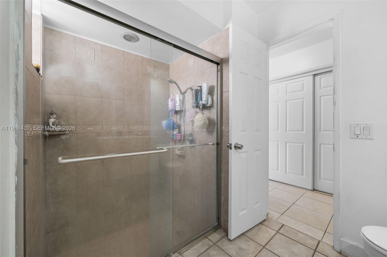 HOLLYWOOD HILLS - Residential Lease