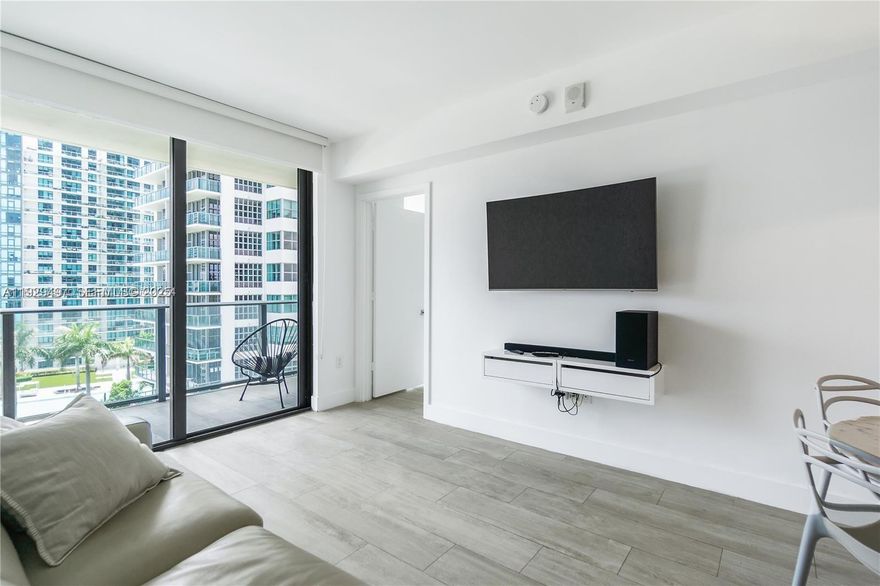 Stunning 1 bedroom apartment in Hyde Midtown. The building is pretty new and the amenities are amazing! Huge pool, Spa, fitness center, game room, business center, kids room, theater room.... 1 Parking thru valet is included. The 1 bedroom 1 bathroom plus den apartment has been tastefully furnished and is completely equipped. Wood porcelain floor all over, Italian style full kitchen with stainless steel appliances, washer and dryer.