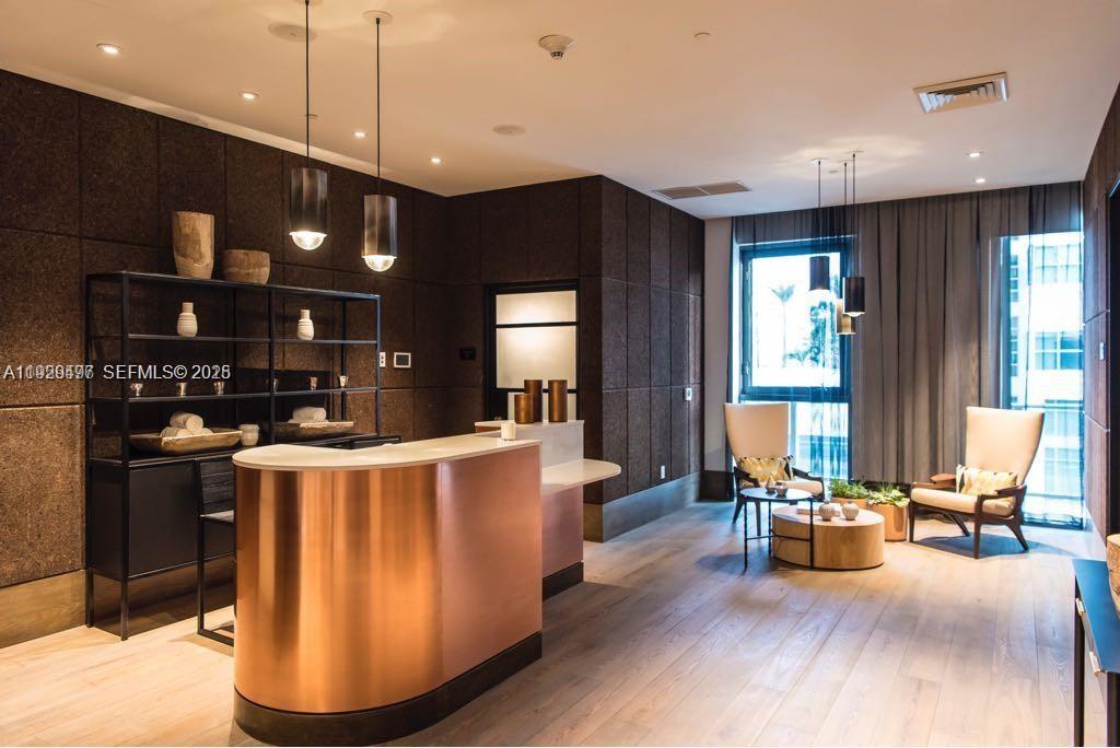 3401 MIDTOWN CONDO - Residential