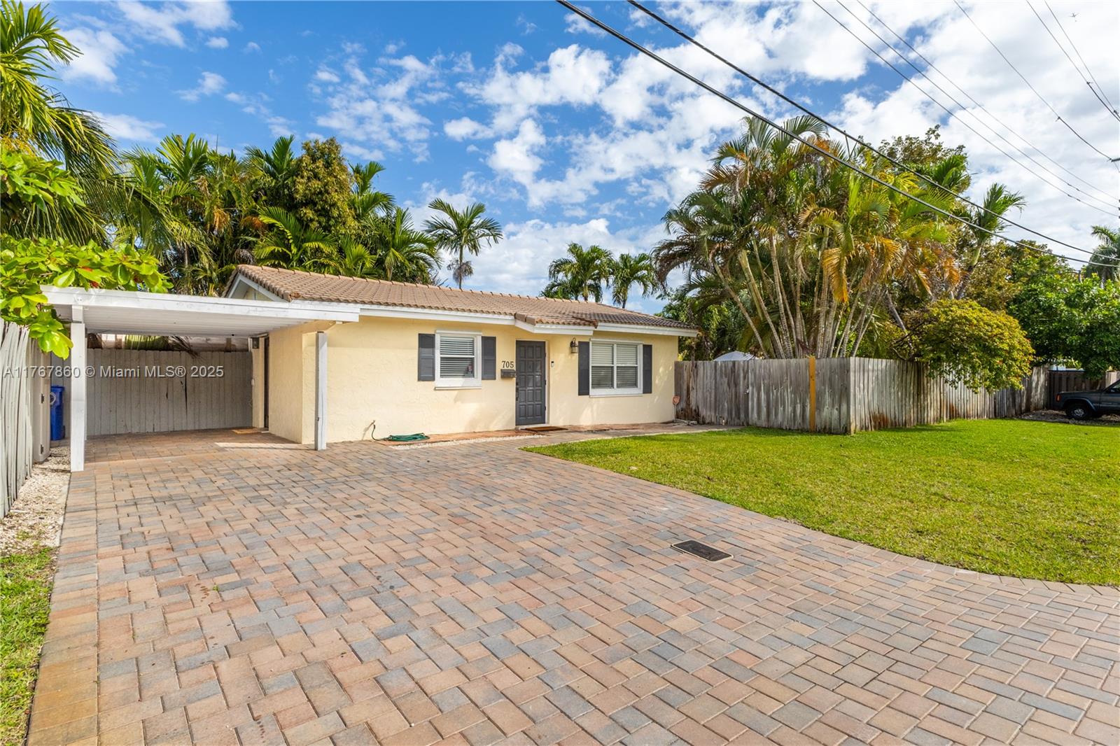 705 NE 15th Ct