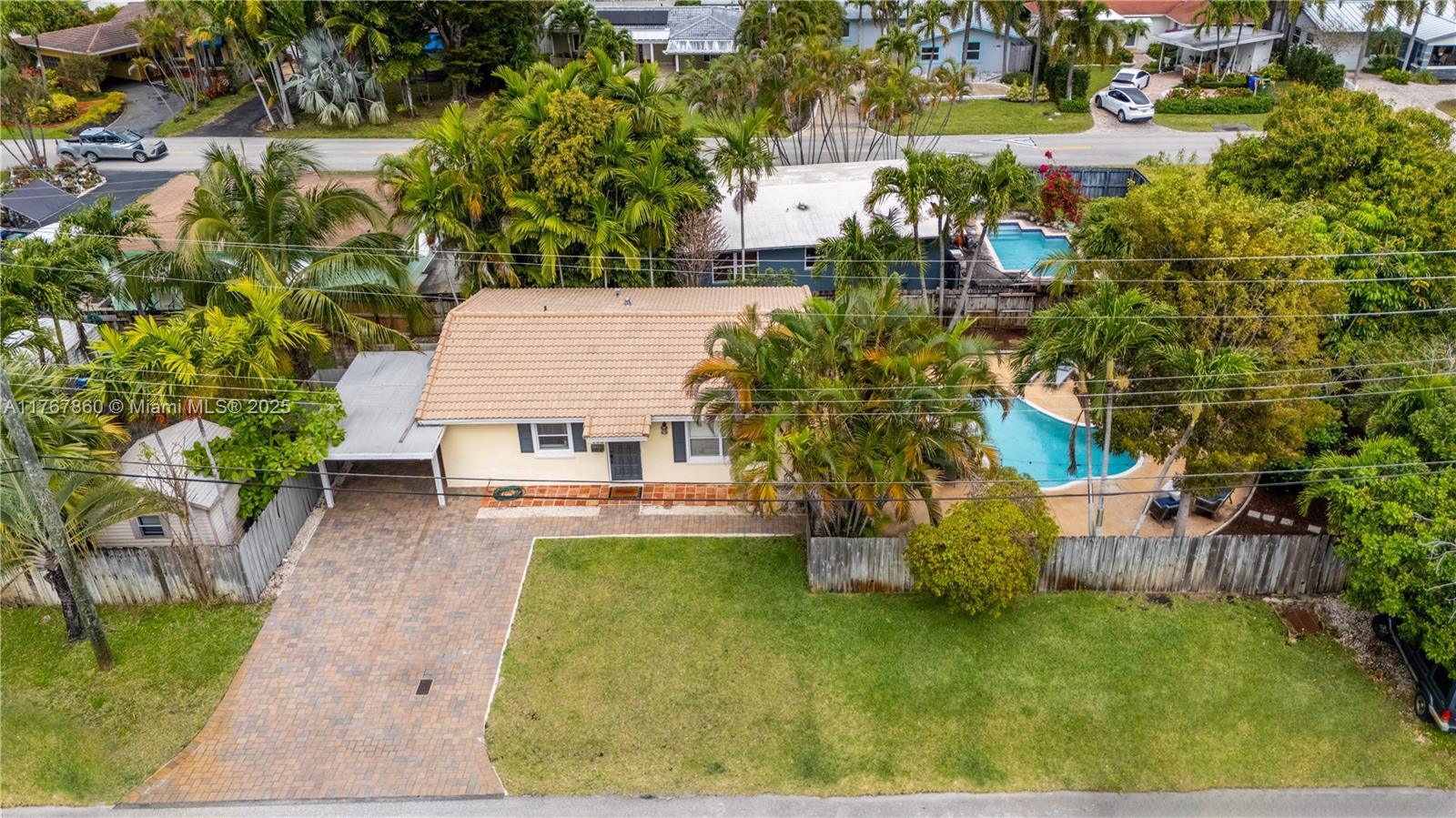 705 NE 15th Ct