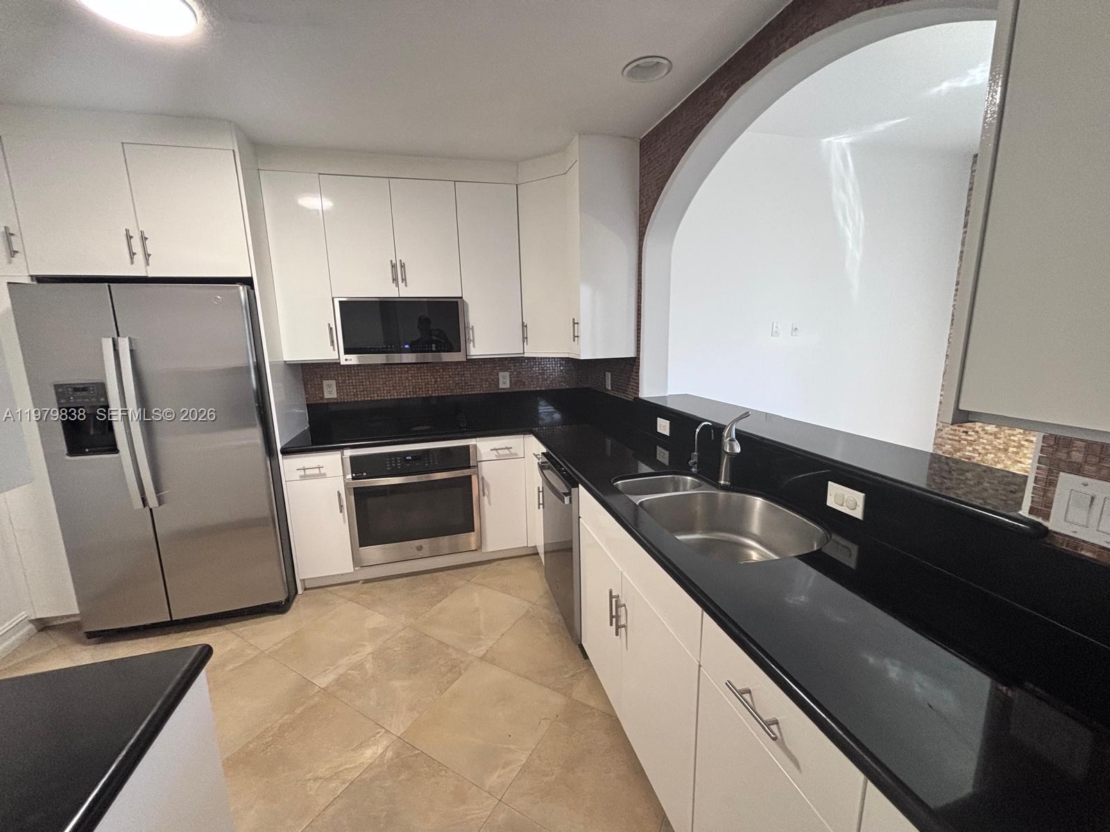 AVENTURA LAKES - PHASE II - Residential Lease