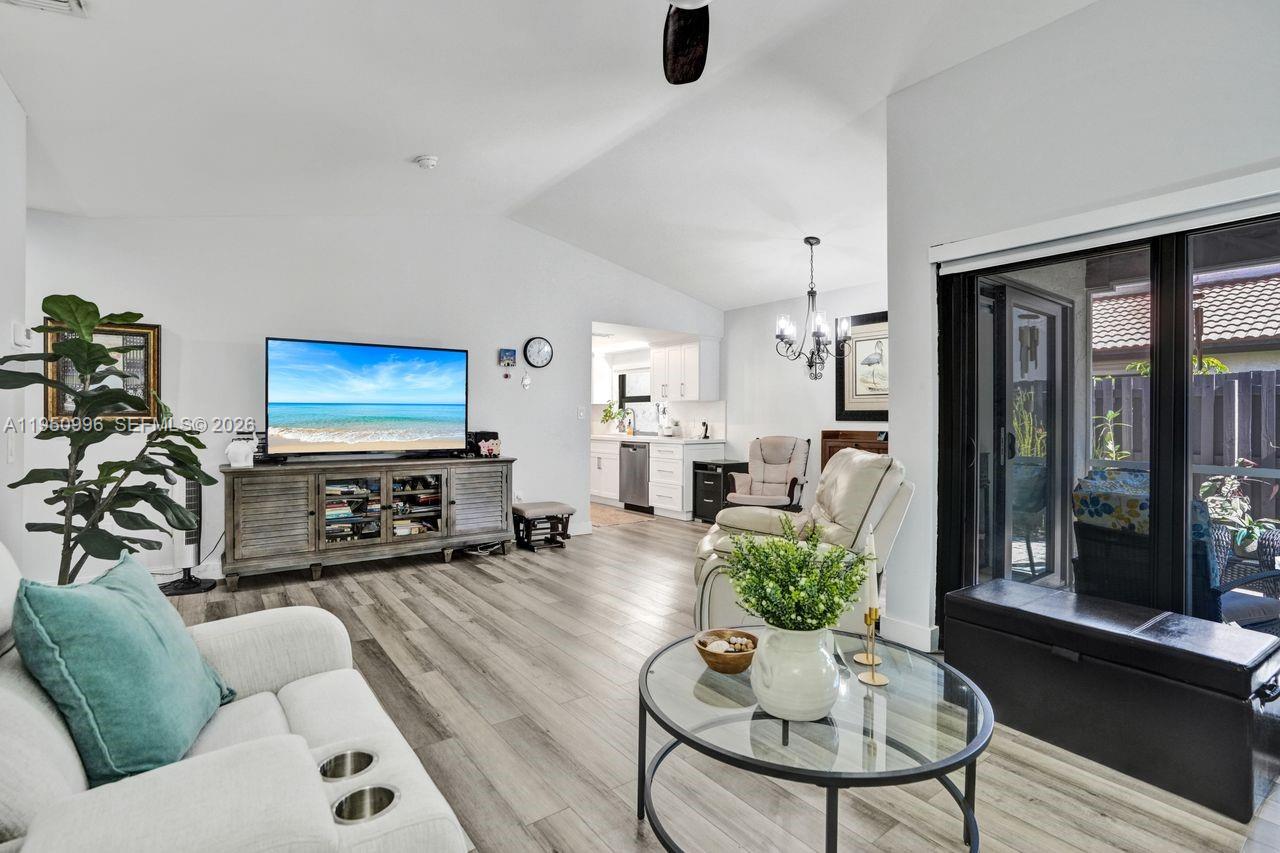 LAKES MEADOW VILG HOMES C - Residential