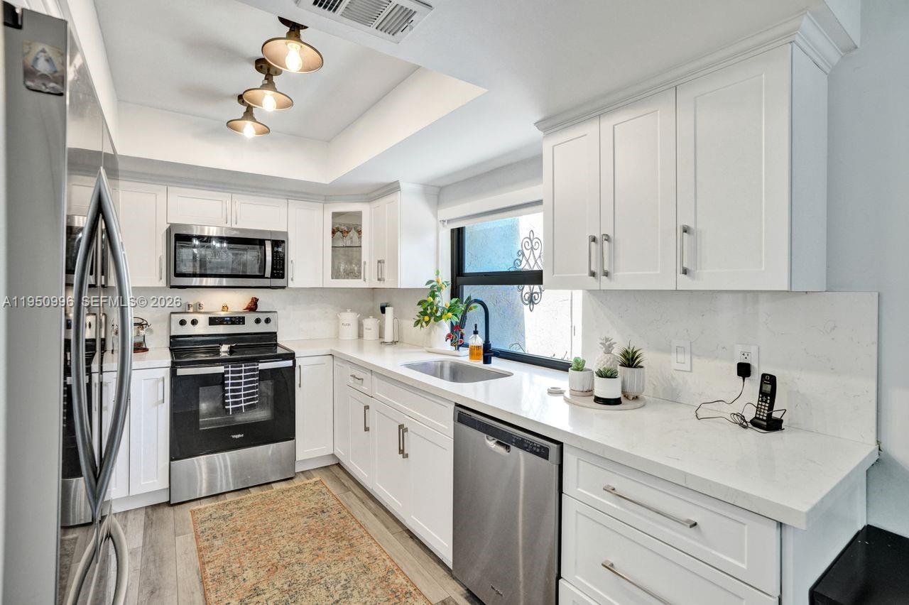 LAKES MEADOW VILG HOMES C - Residential