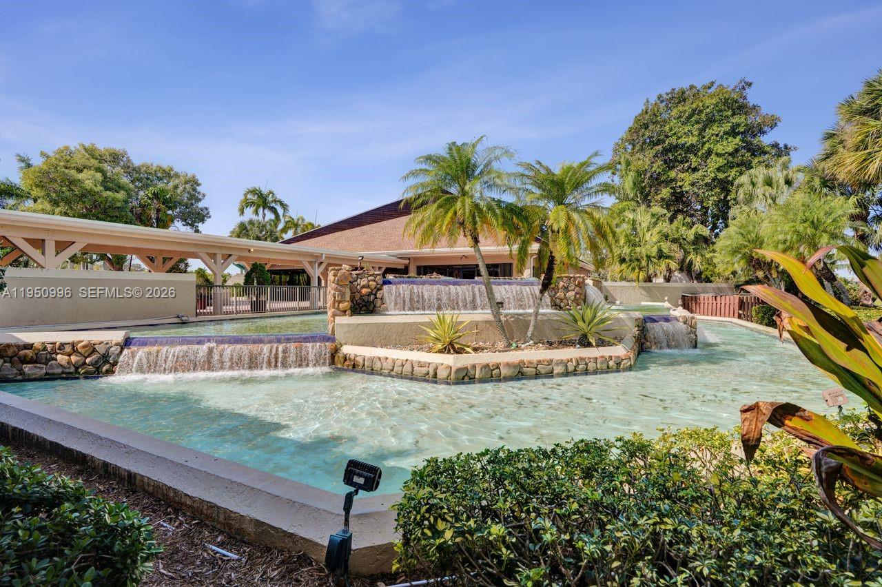 LAKES MEADOW VILG HOMES C - Residential