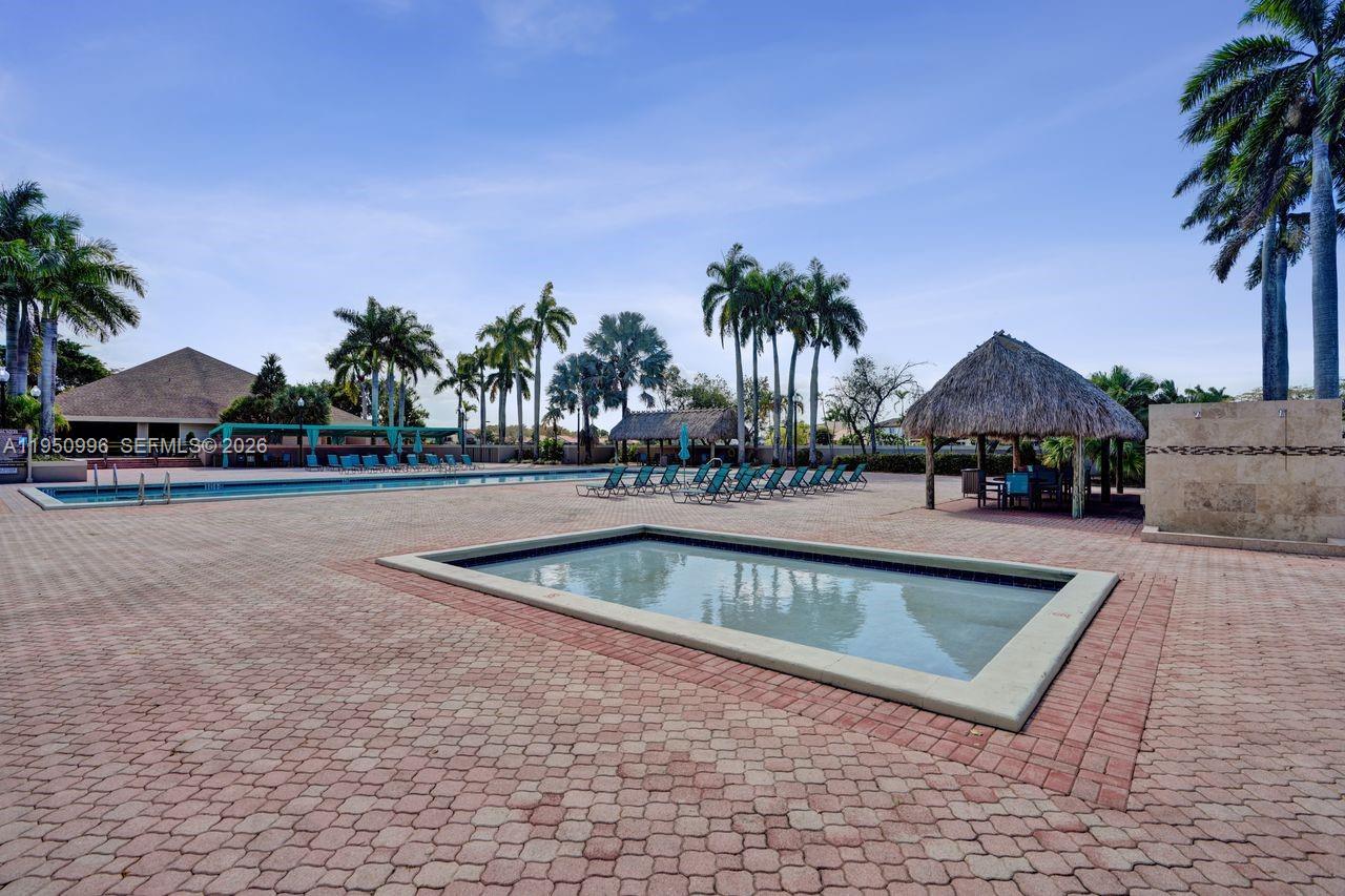 LAKES MEADOW VILG HOMES C - Residential