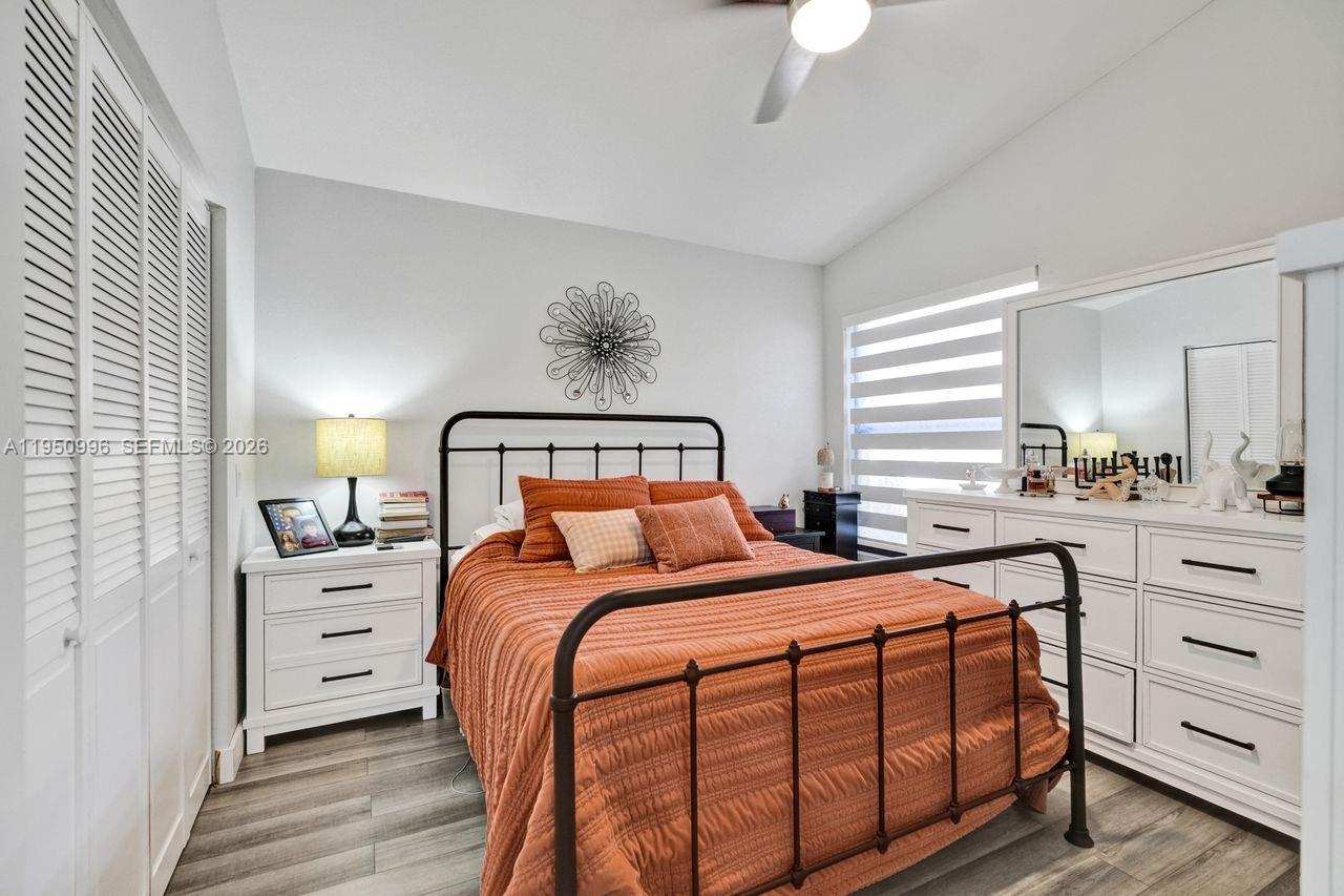 LAKES MEADOW VILG HOMES C - Residential