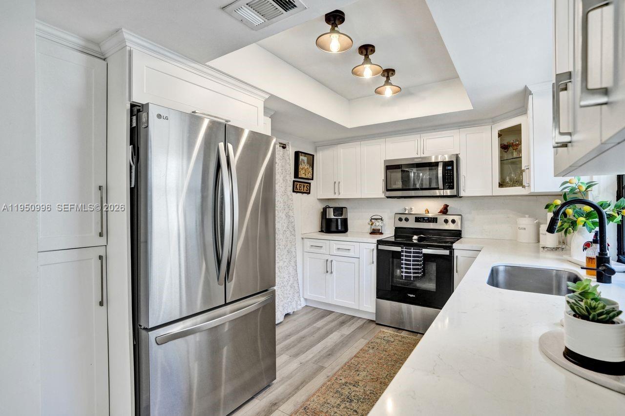 LAKES MEADOW VILG HOMES C - Residential