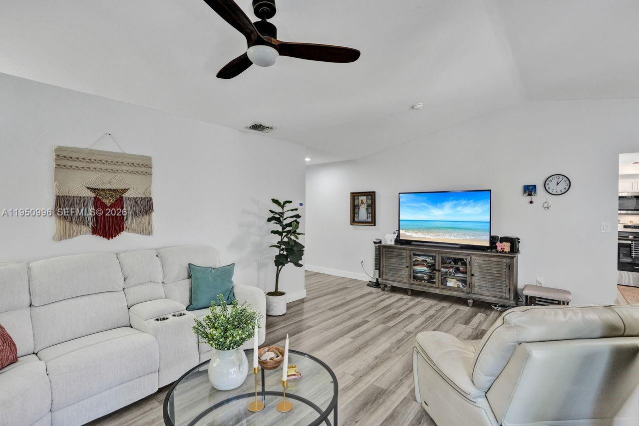 LAKES MEADOW VILG HOMES C - Residential