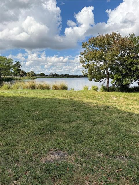 LOW HOA FEE CONDOS FOR SALE IN LAKE WORTH FLORIDA 2286 lake Osborne dr #16 Lake Worth FL 33461