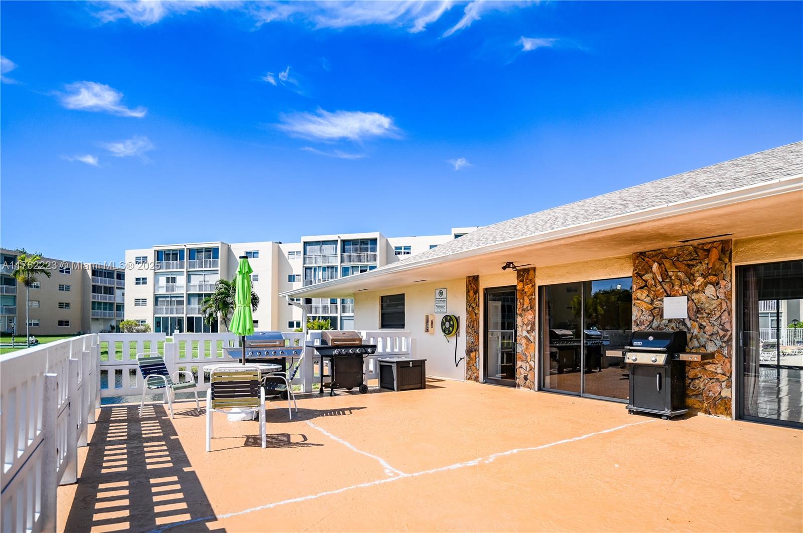 MEADOWBROOK LAKES CONDO - Residential