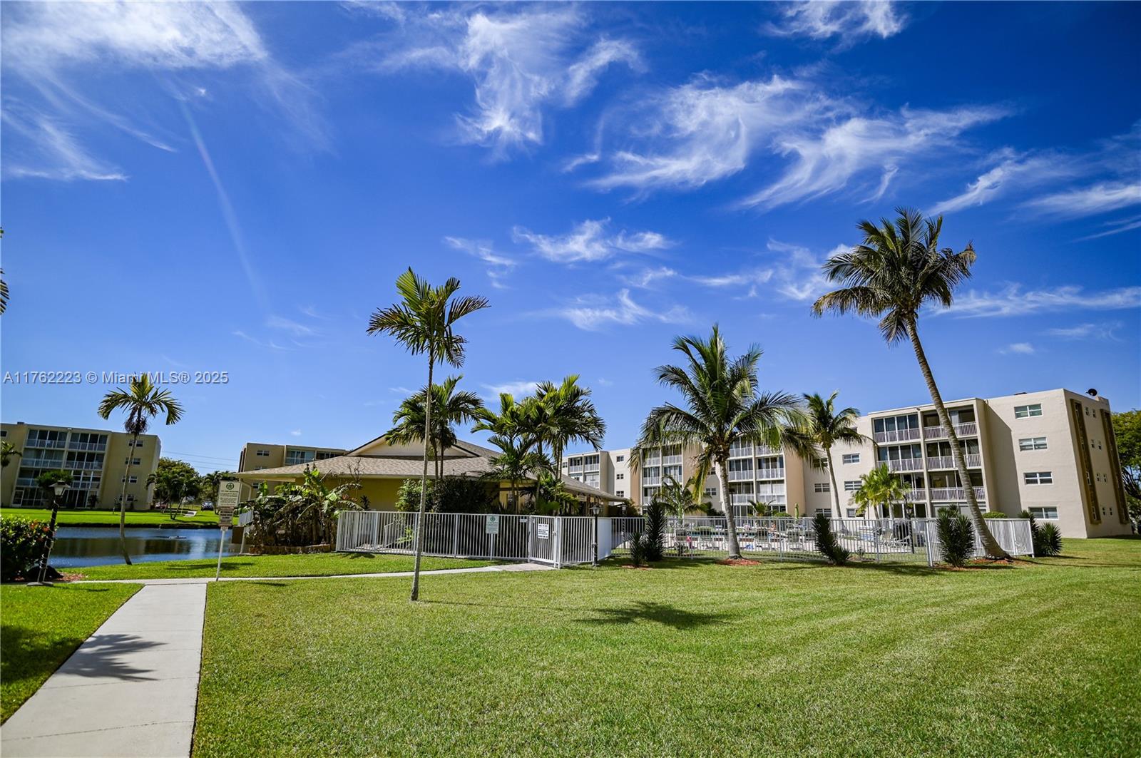 MEADOWBROOK LAKES CONDO - Residential