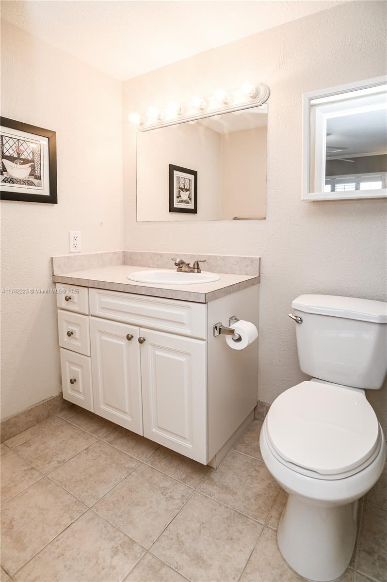 MEADOWBROOK LAKES CONDO - Residential