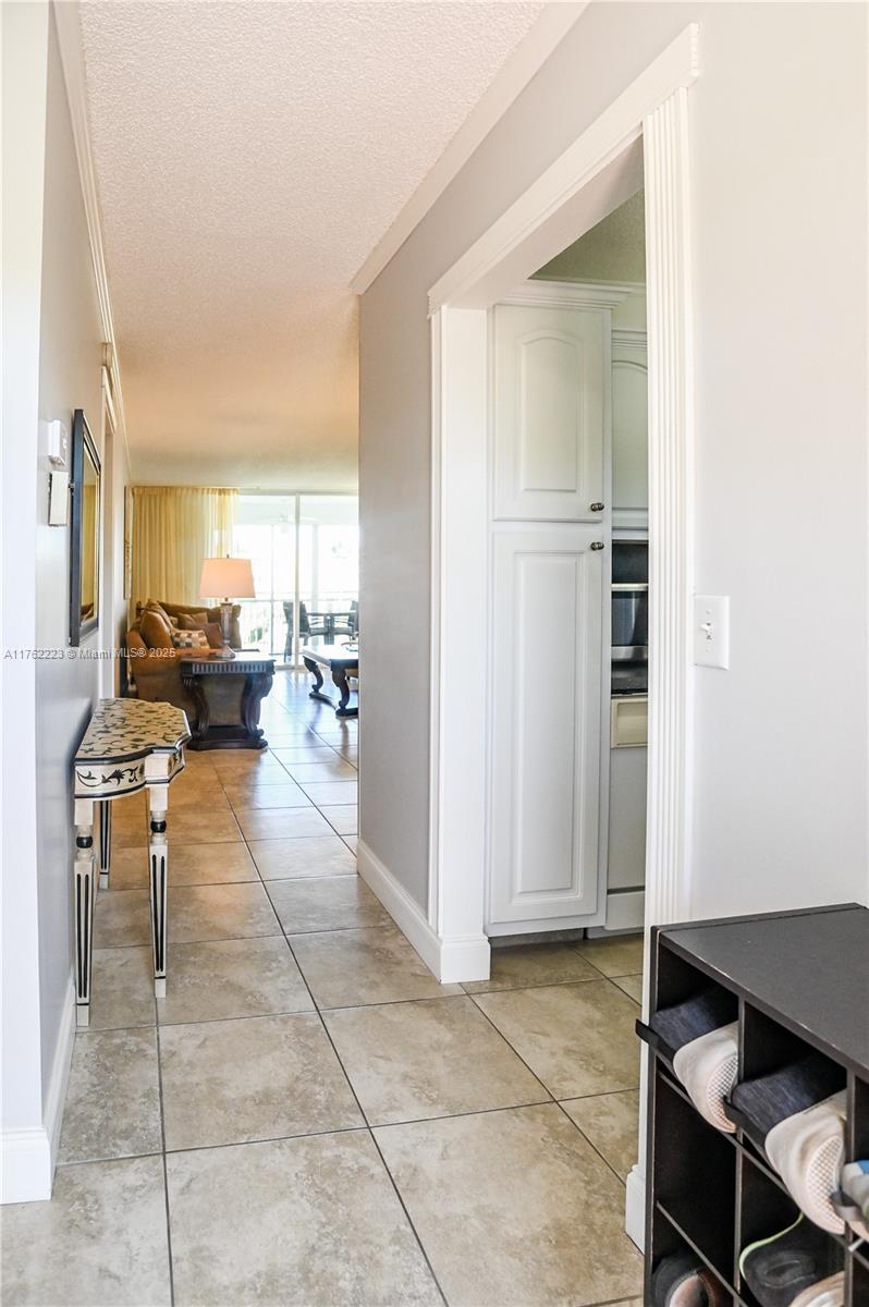 MEADOWBROOK LAKES CONDO - Residential