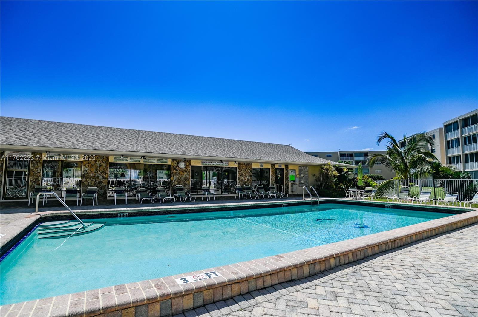 MEADOWBROOK LAKES CONDO - Residential
