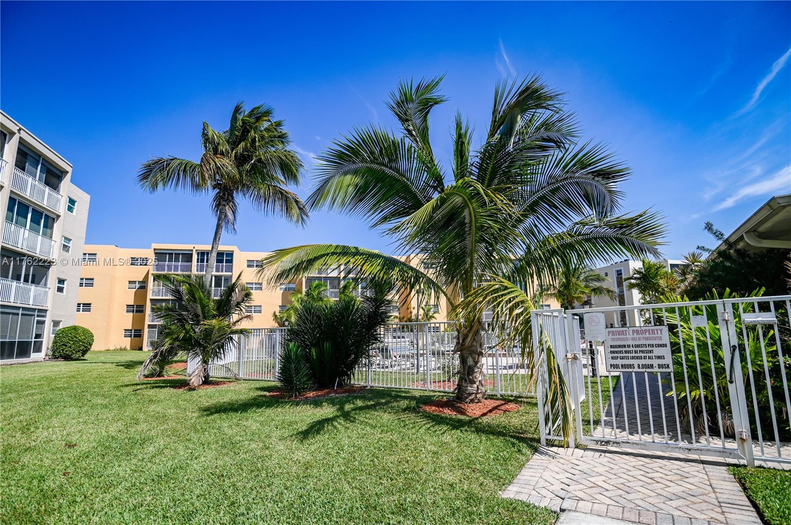MEADOWBROOK LAKES CONDO - Residential