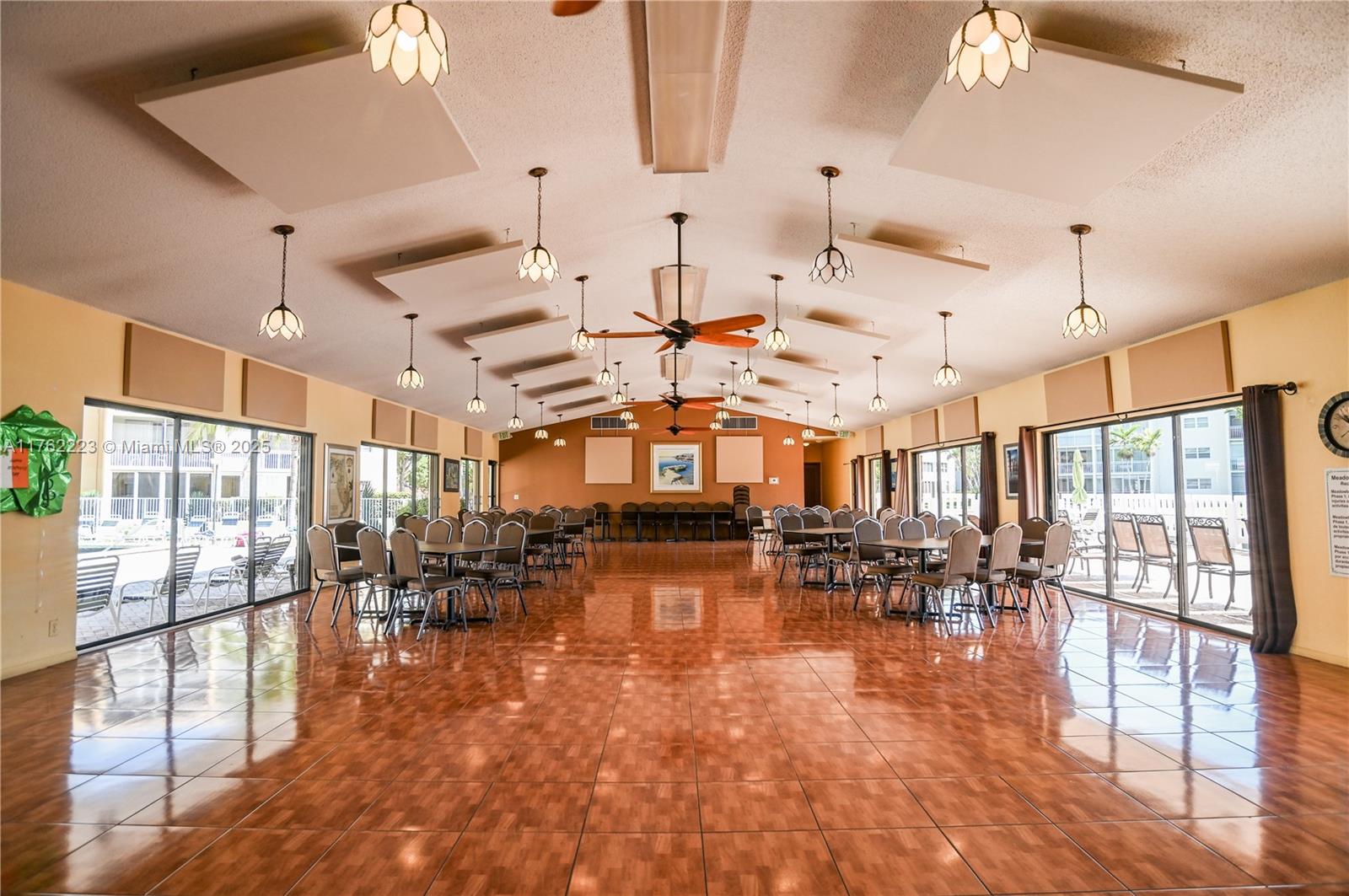 MEADOWBROOK LAKES CONDO - Residential
