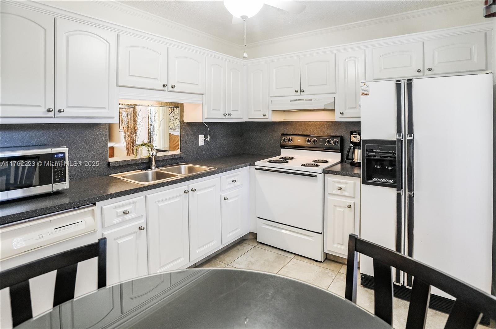 MEADOWBROOK LAKES CONDO - Residential