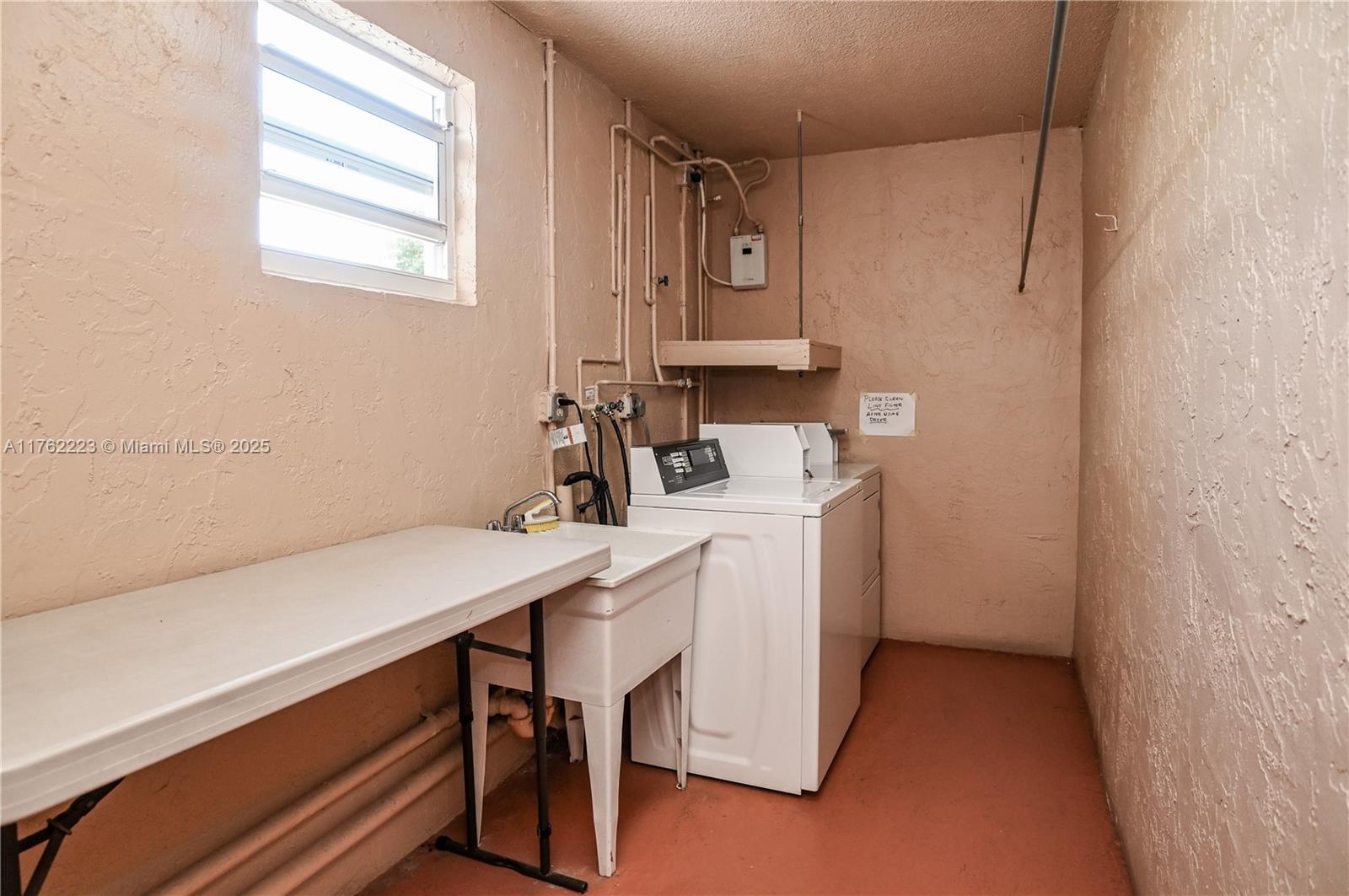 MEADOWBROOK LAKES CONDO - Residential