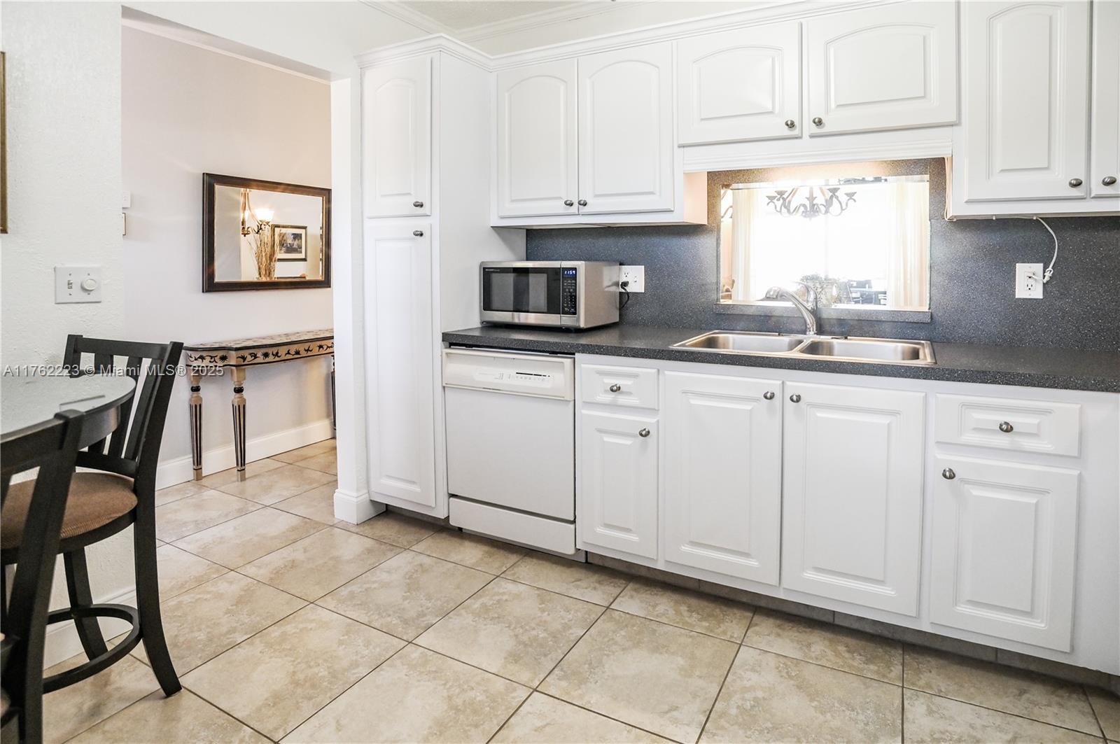 MEADOWBROOK LAKES CONDO - Residential