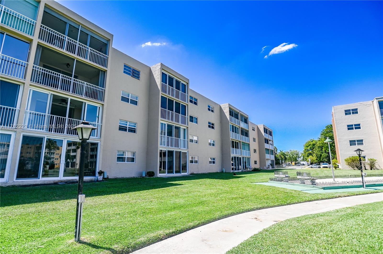 MEADOWBROOK LAKES CONDO - Residential