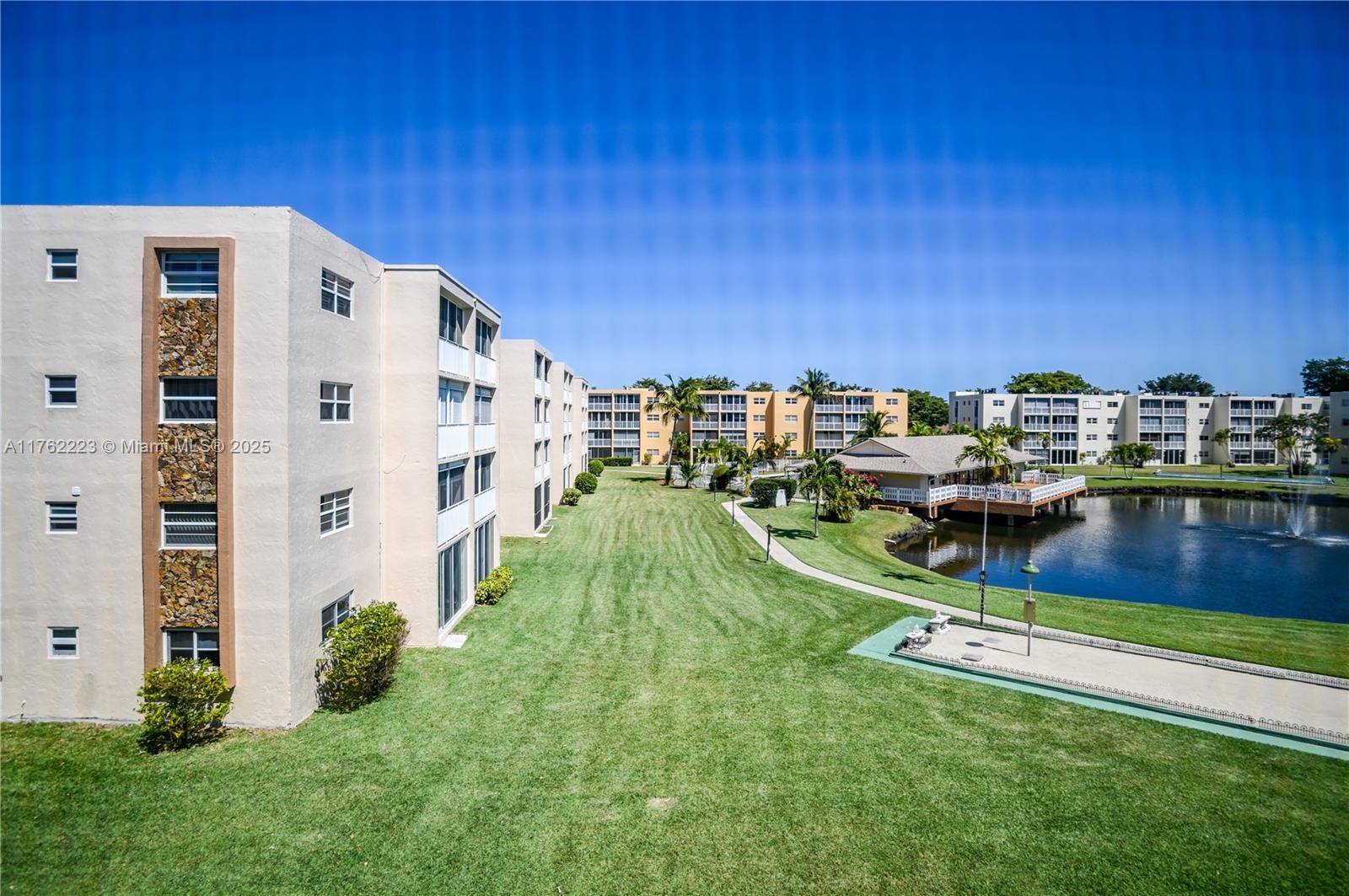 MEADOWBROOK LAKES CONDO - Residential
