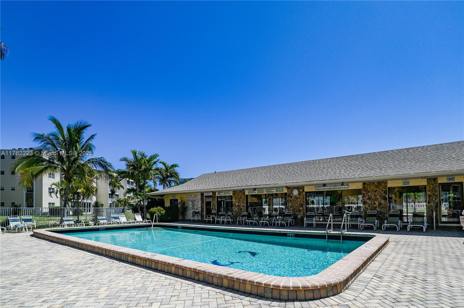 MEADOWBROOK LAKES CONDO - Residential