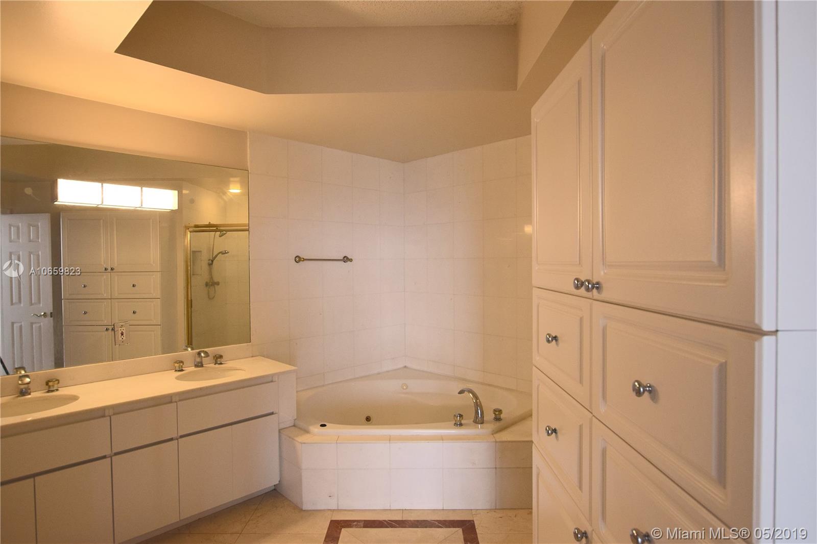 LA GORCE PALACE CONDO - Residential Lease