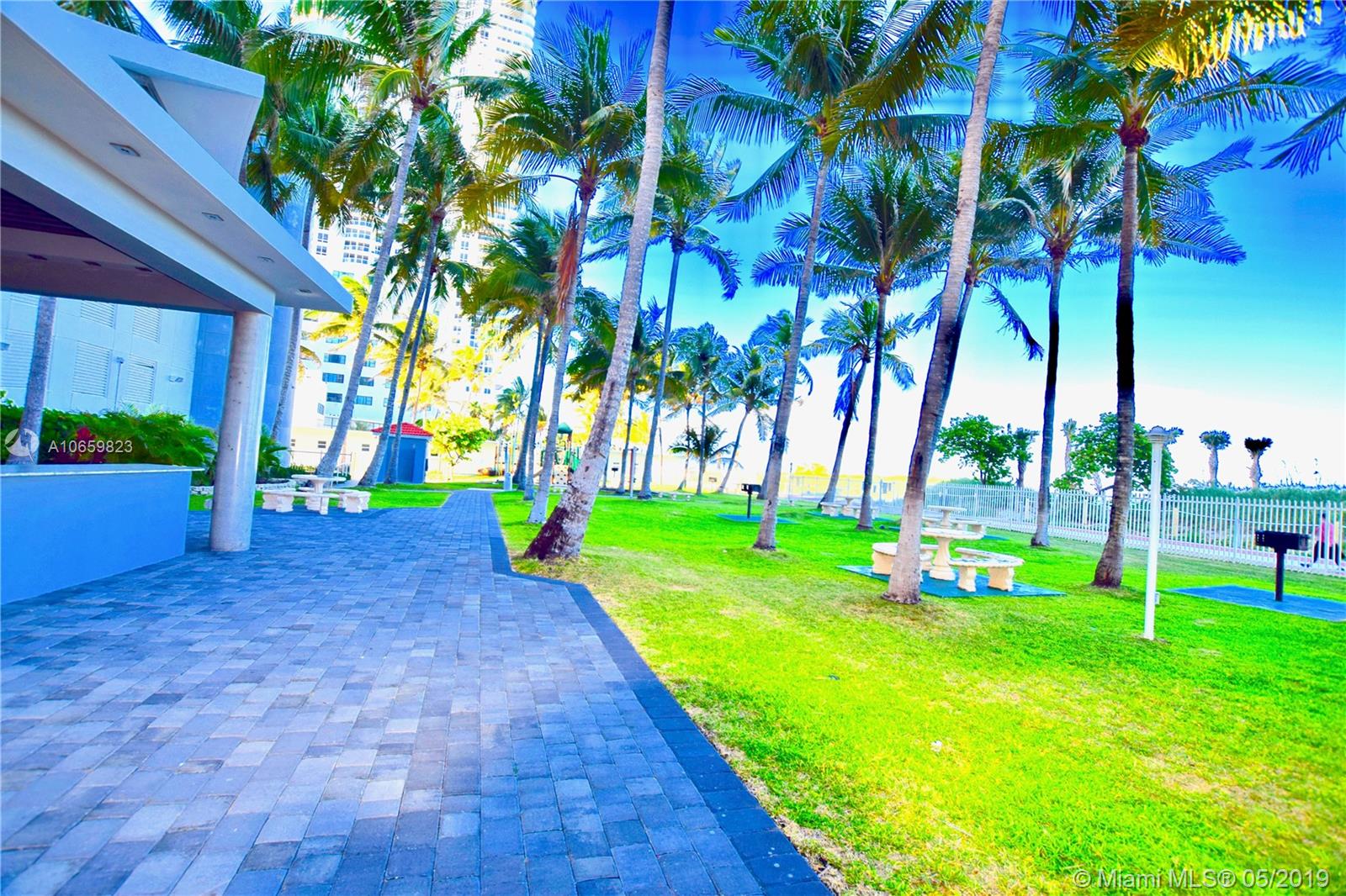 LA GORCE PALACE CONDO - Residential Lease