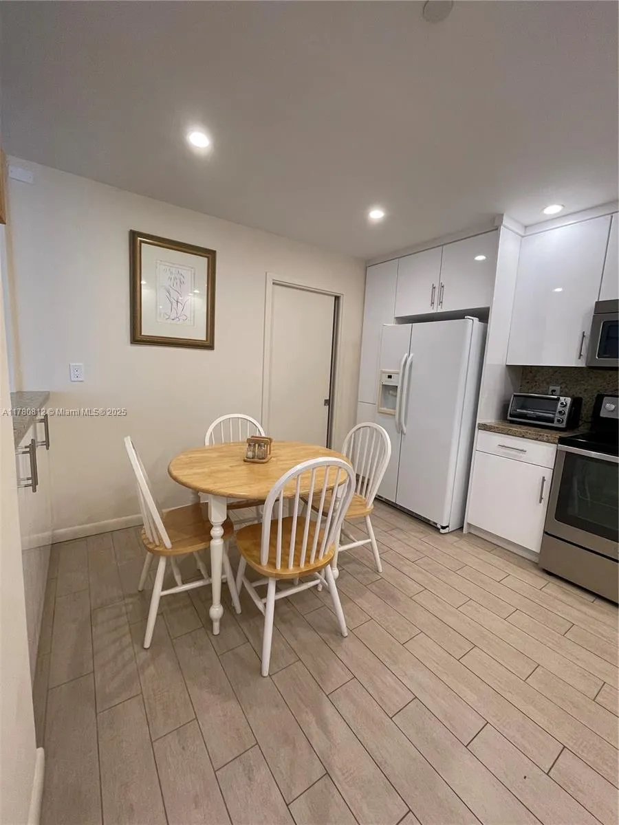 Key Biscayne, Florida 33149, United States, 2 Bedrooms Bedrooms, ,2 BathroomsBathrooms,Residential,Active,105491